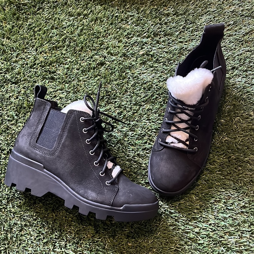 New Eileen Fisher Calm Sherling booties